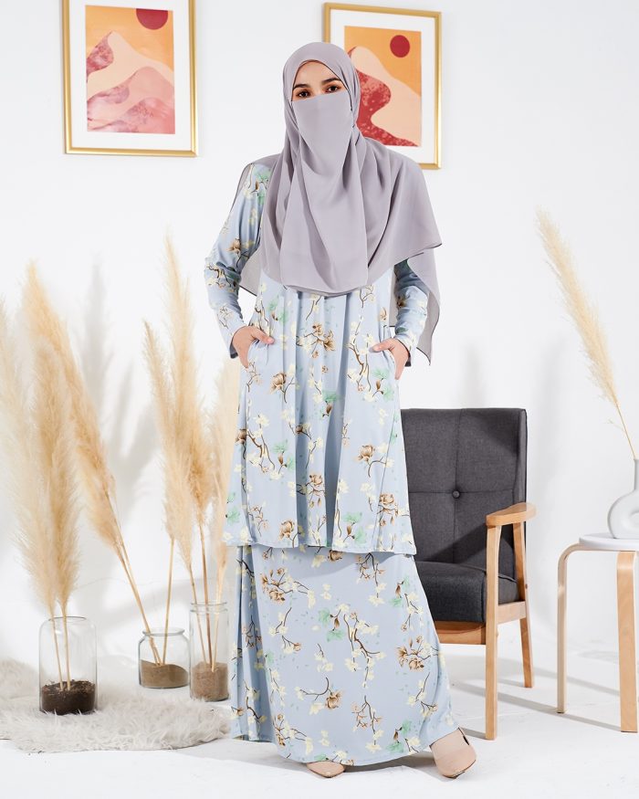 Baju Kurung Pahang Laura Printed 2.0 - Magnolia Blue - Image 2