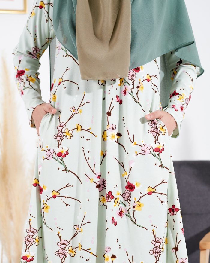 Baju Kurung Pahang Laura Printed 2.0 - Sakura Frosty - Image 4