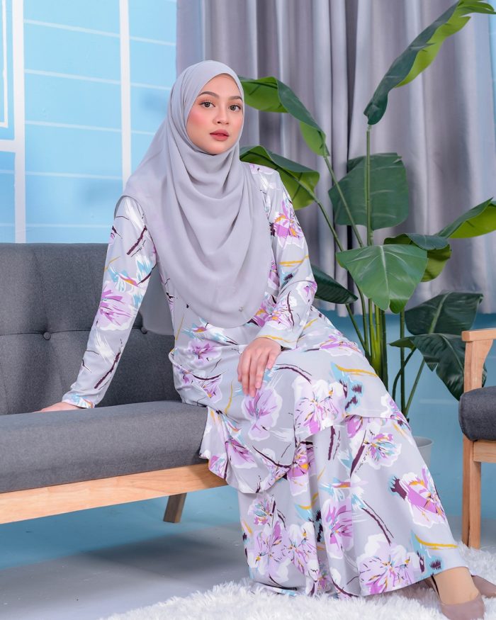 Baju Kurung Pahang Laura Printed 2.0 - Azalea Grey - Image 3