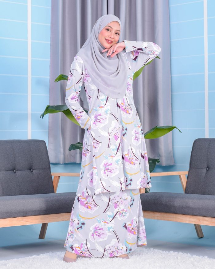 Baju Kurung Pahang Laura Printed 2.0 - Azalea Grey - Image 2