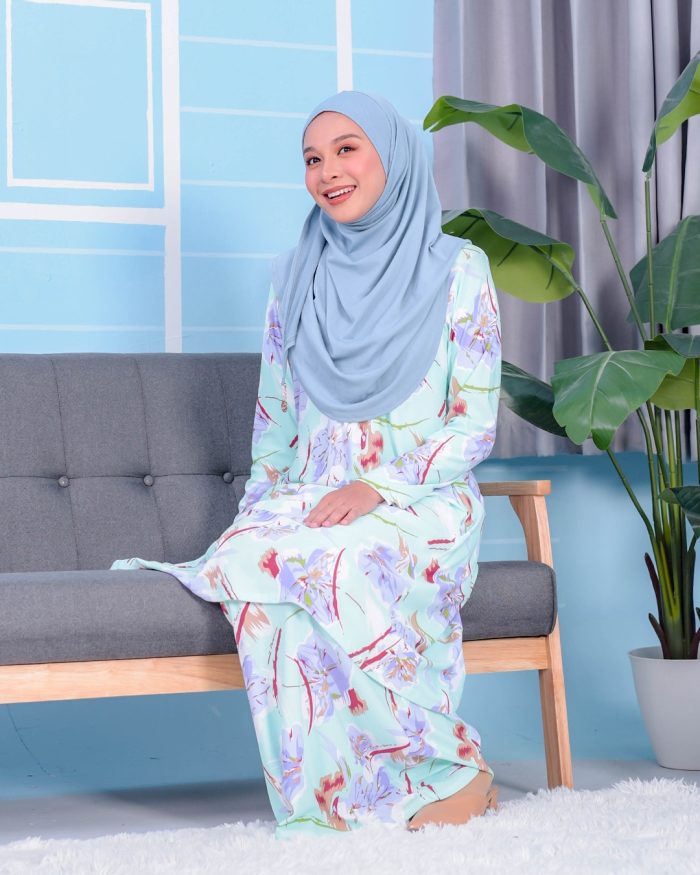 Baju Kurung Pahang Laura Printed 2.0 - Azalea Mint - Image 3