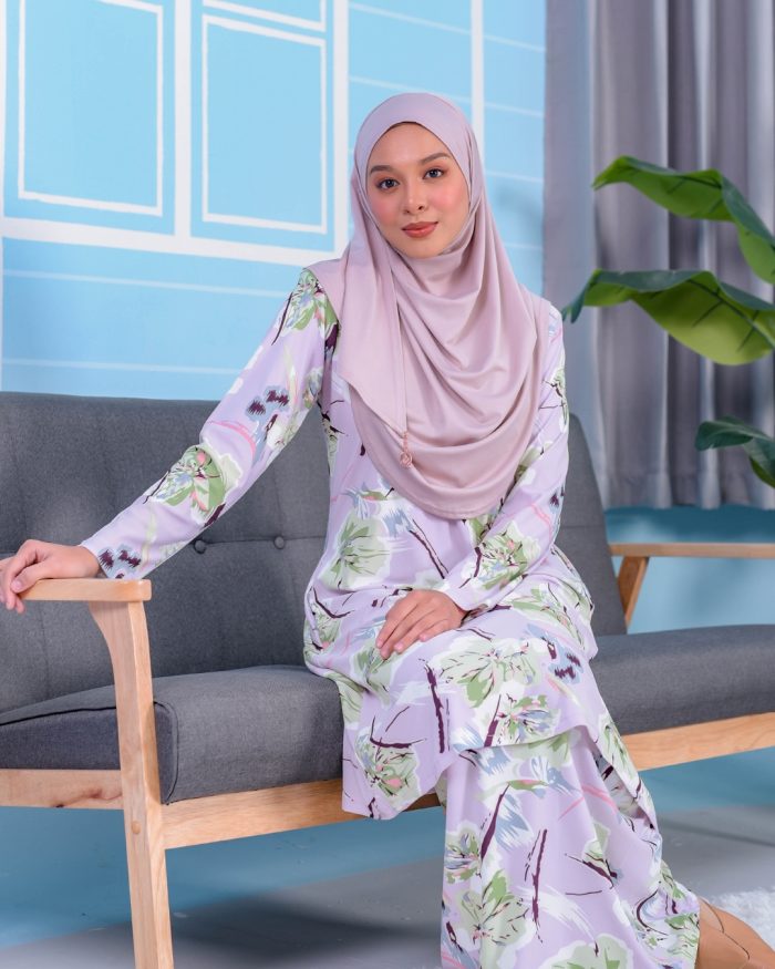 Baju Kurung Pahang Laura Printed 2.0 - Azalea Pink - Image 3