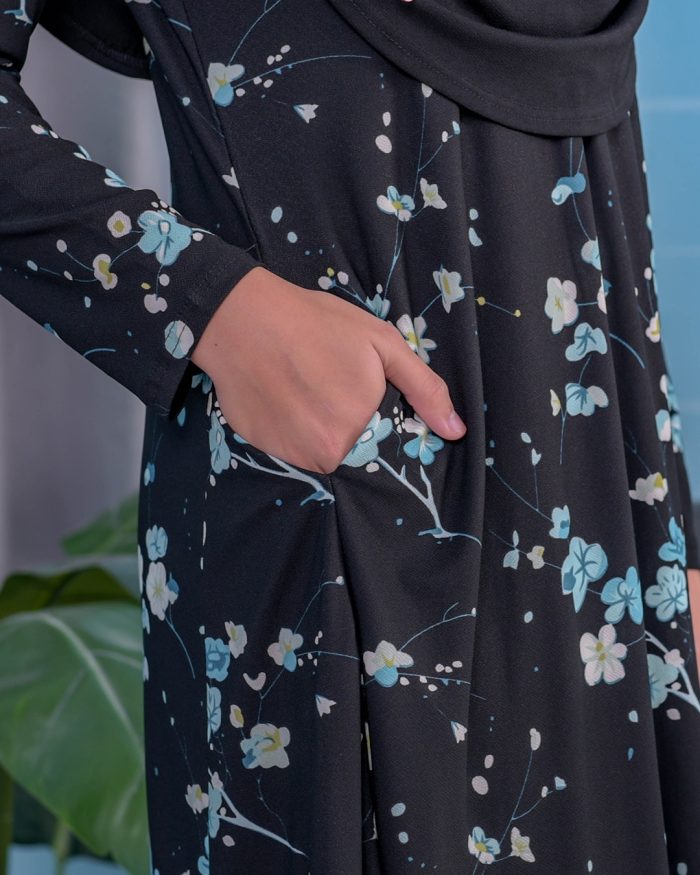 Baju Kurung Pahang Laura Printed 2.0 - Sakura Black - Image 4