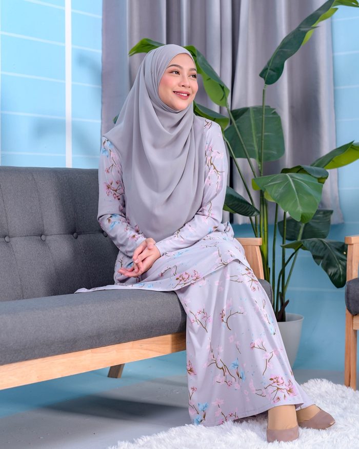 Baju Kurung Pahang Laura Printed 2.0 - Magnolia Grey - Image 3