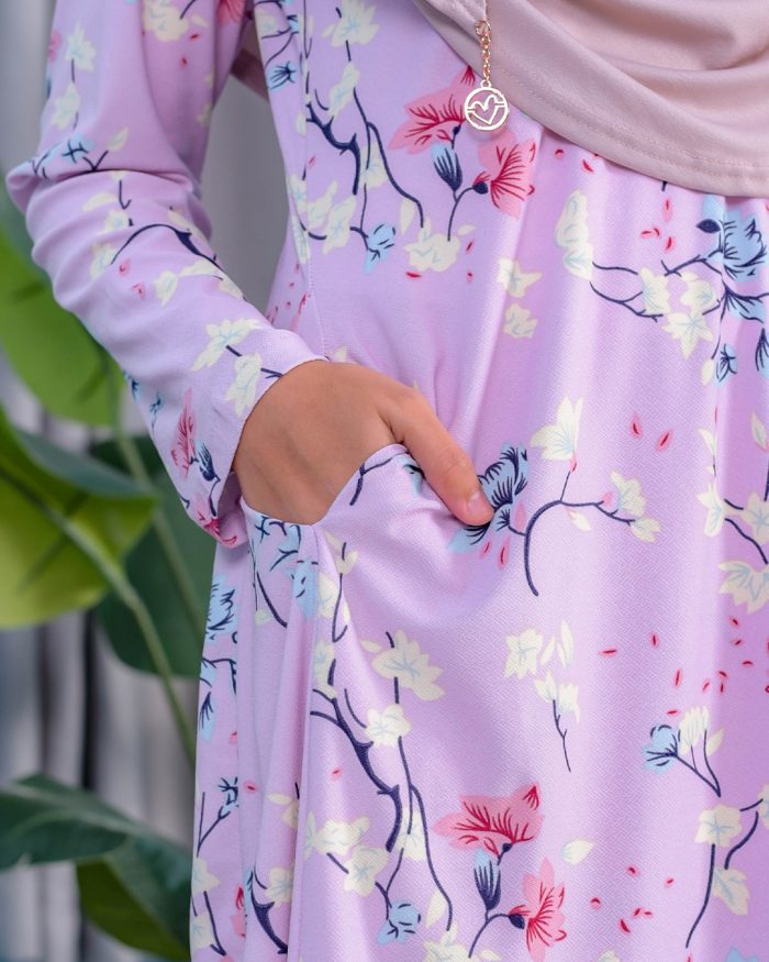 Baju Kurung Pahang Laura Printed 2.0 - Magnolia Pinkish - Image 4