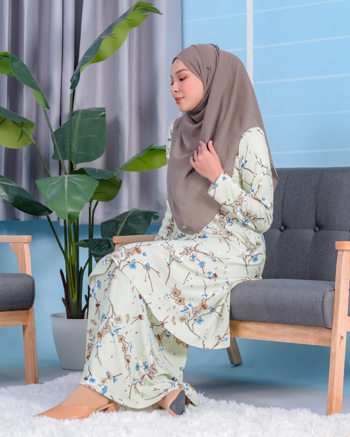 Baju Kurung Pahang Laura Printed 2.0 - Sakura Celery - Image 3