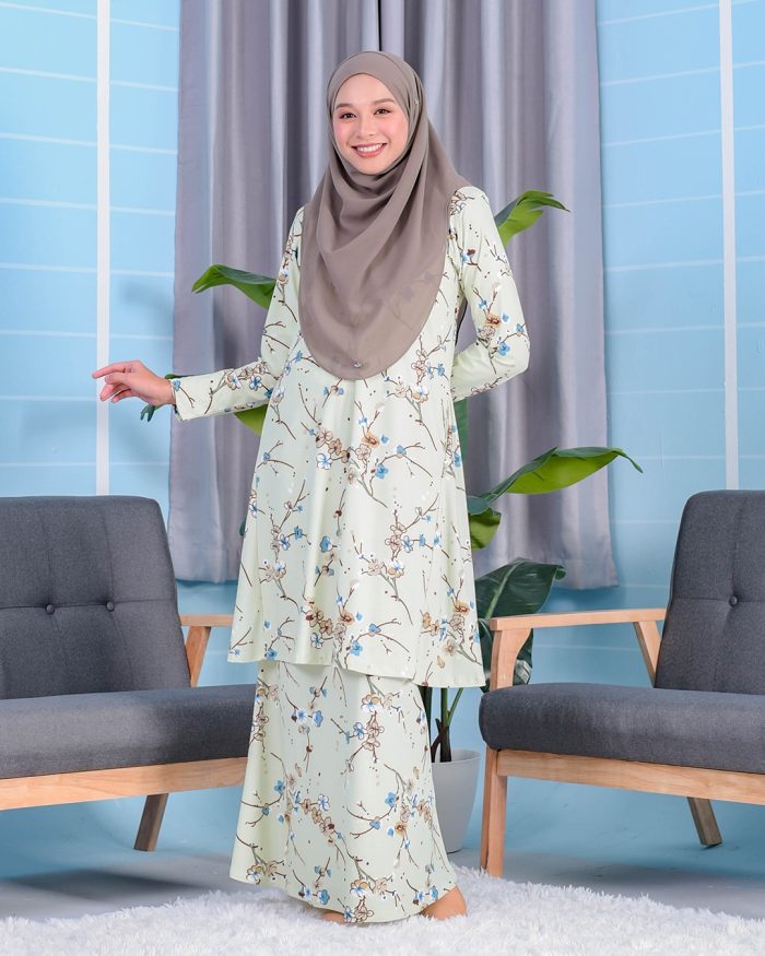 Baju Kurung Pahang Laura Printed 2.0 - Sakura Celery - Image 2