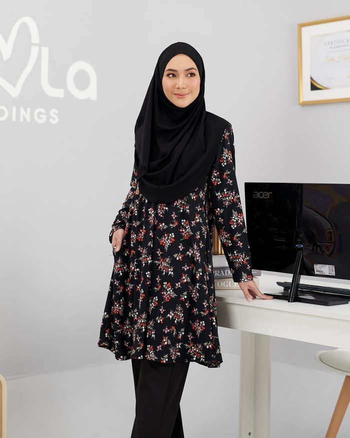 Blouse Printed Lavina - Black Flickr - Image 3