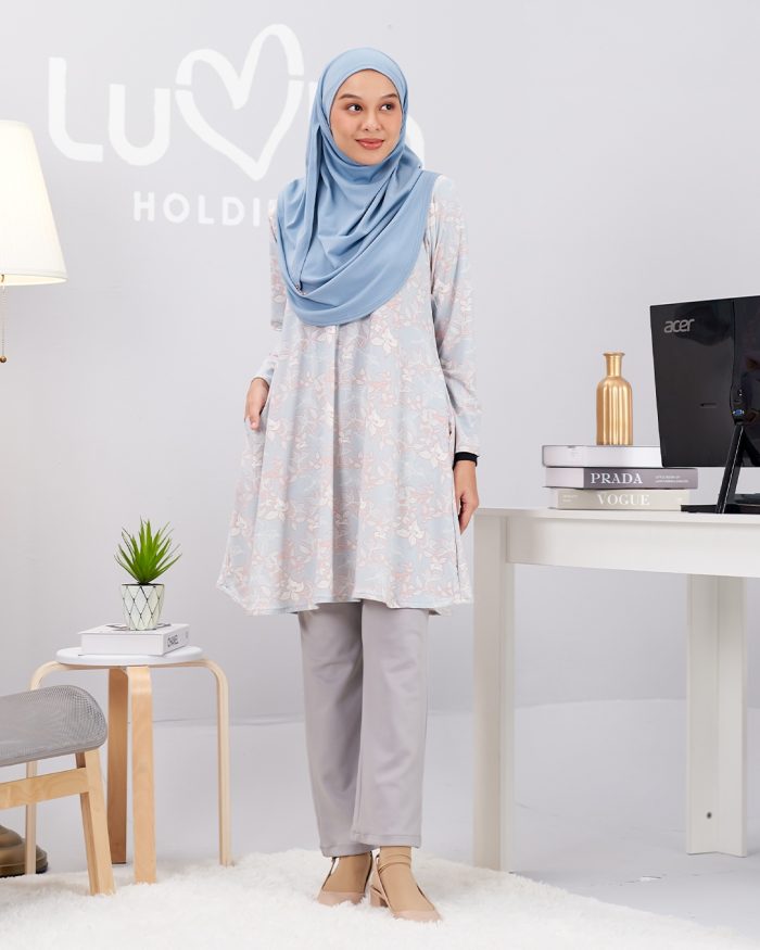 Blouse Printed Lavina - Misty Blue - Image 2