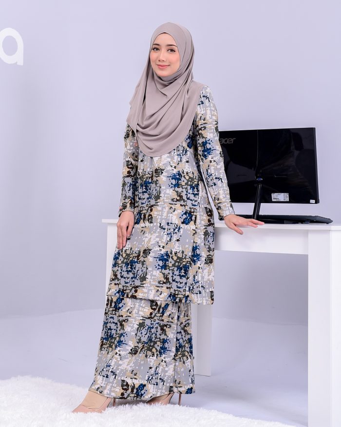 Baju Kurung Pahang Laura Printed 2.0 - Grey Camouflage - Image 3