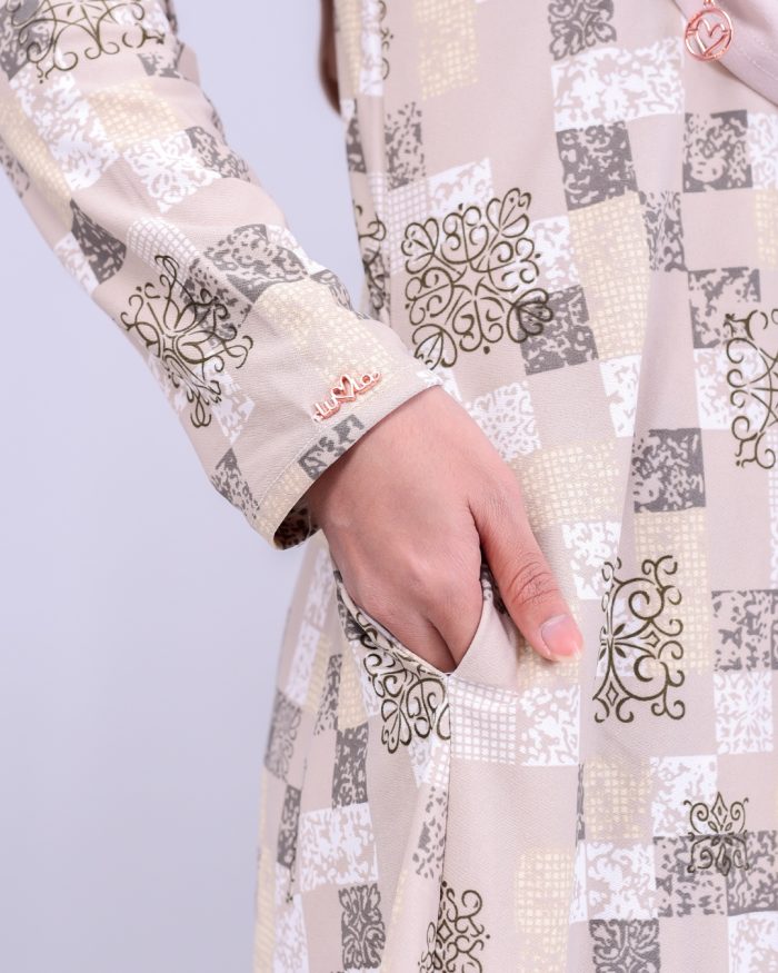 Baju Kurung Pahang Laura Printed 2.0 - Peach Ceramic - Image 4