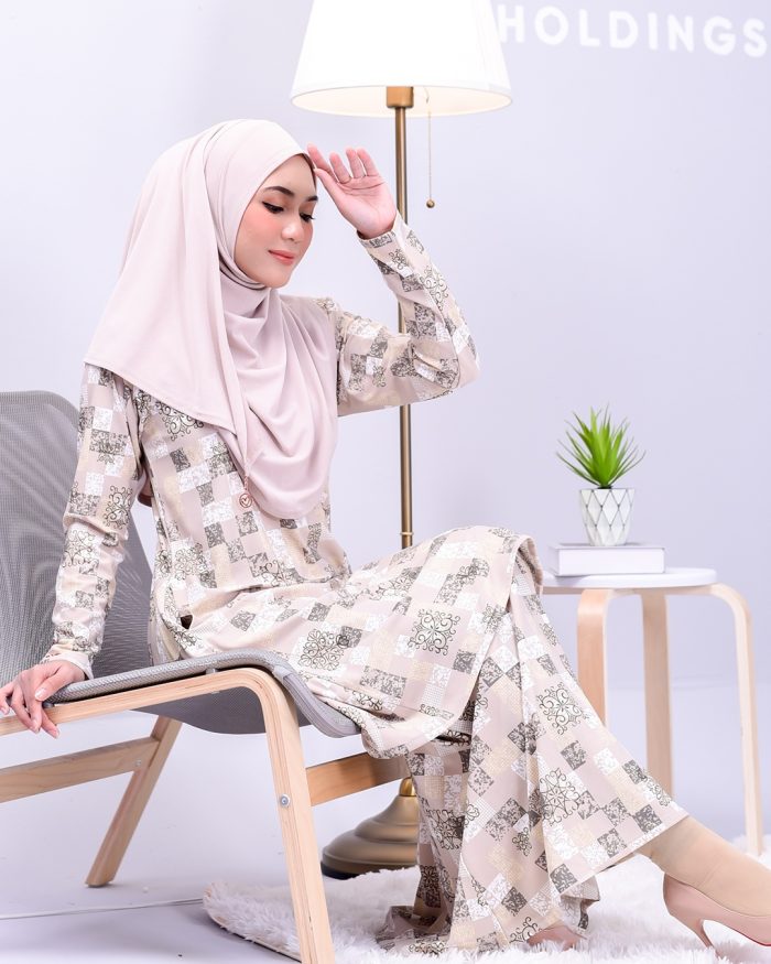 Baju Kurung Pahang Laura Printed 2.0 - Peach Ceramic - Image 3