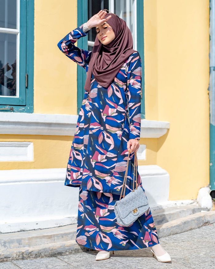 Baju Kurung Pahang Laura Printed 2.0 - Blue Eastern