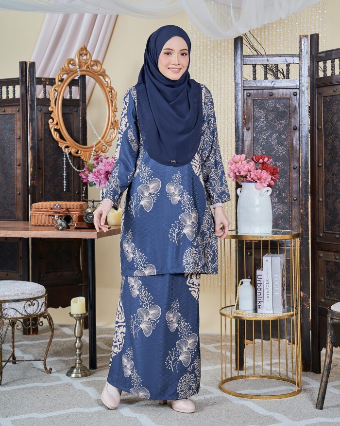 Baju Kurung Moden Batik Sultanah 9.0 - Ara True Blue - Image 2