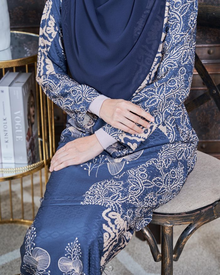 Baju Kurung Moden Batik Sultanah 9.0 - Ara True Blue - Image 4