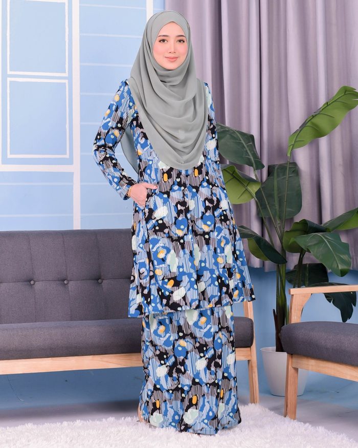 Baju Kurung Pahang Laura Printed 3.0 - Blue Floral - Image 2