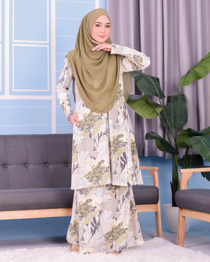 Baju Kurung Pahang Laura Printed 3.0 - Yellow Fern - Image 2