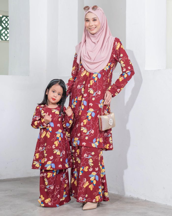 Baju Kurung Pahang Laura Printed Kids - Calynia Maroon - Image 3