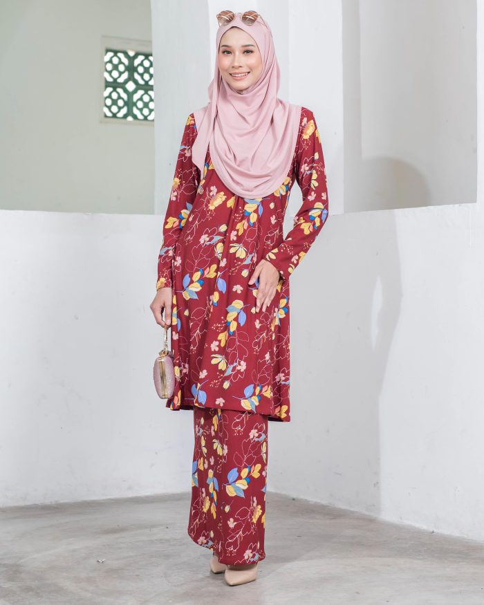 Baju Kurung Pahang Laura Printed - Calynia Maroon - Image 2