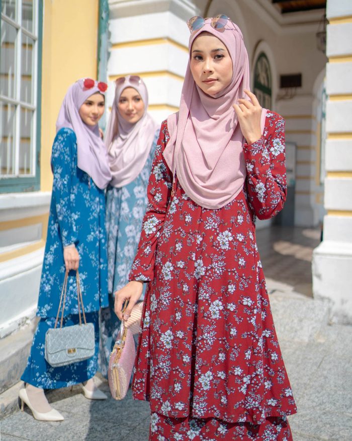 Baju Kurung Pahang Laura Printed - Ardent Spruce - Image 4