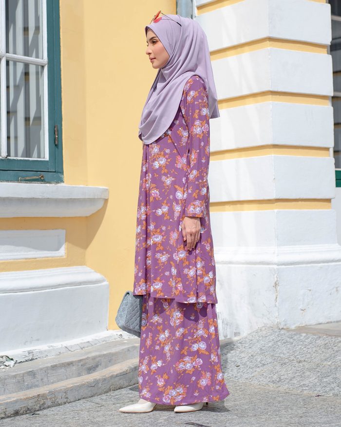 Baju Kurung Pahang Laura Printed - Gladiolus Plum - Image 2