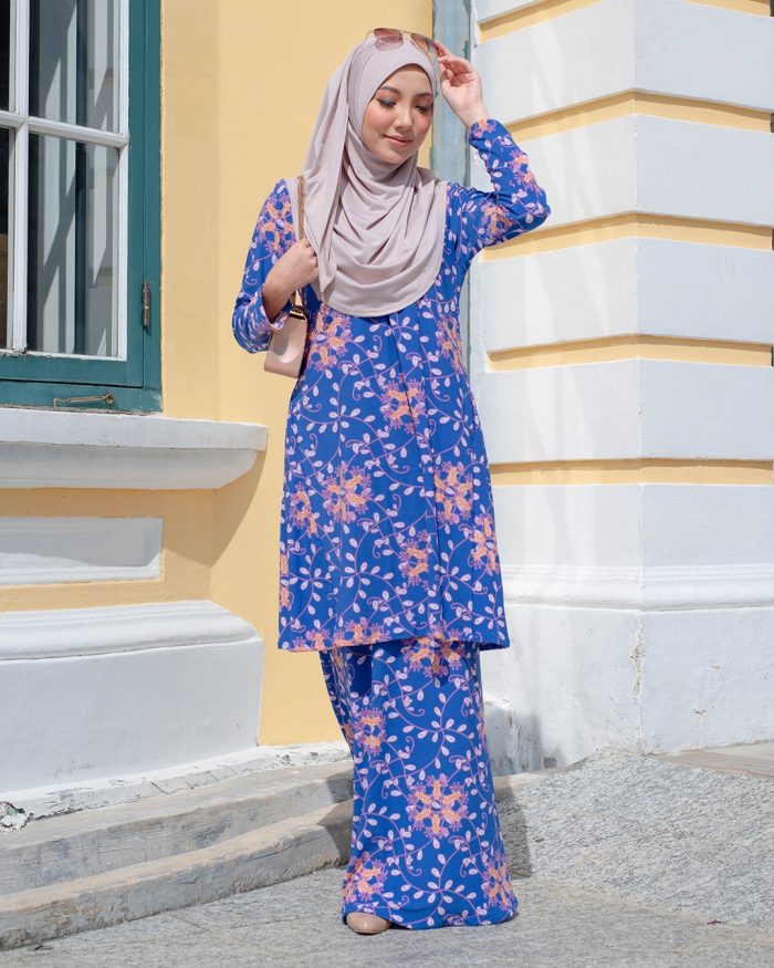 Baju Kurung Pahang Laura Printed - Plumeria Royal