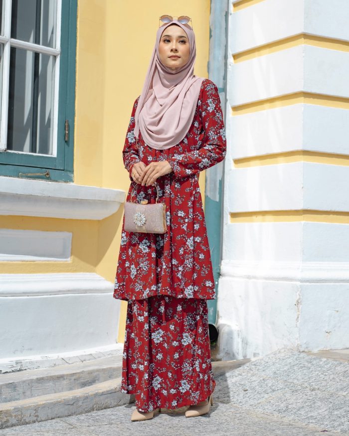 Baju Kurung Pahang Laura Printed - Carnation Red - Image 2