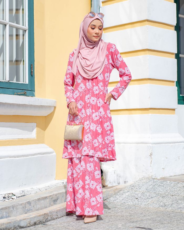 Baju Kurung Pahang Laura Printed - Ardent Coral - Image 2