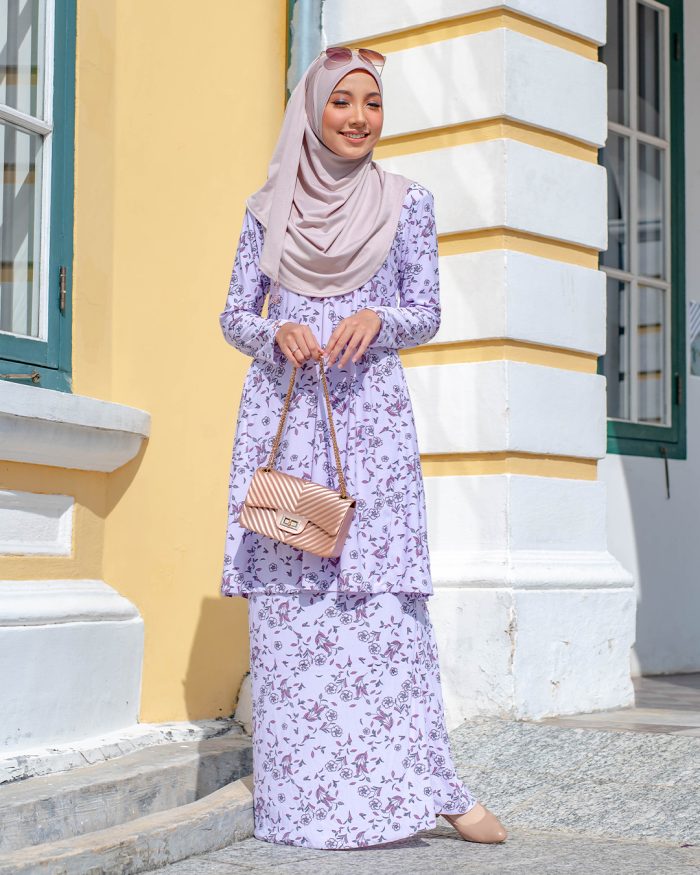 Baju Kurung Pahang Laura Printed - Canna Lavender - Image 2