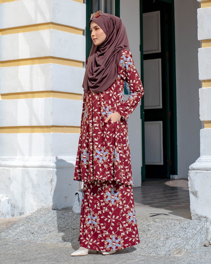 Baju Kurung Pahang Laura Printed - Plumeria Mahagony - Image 2