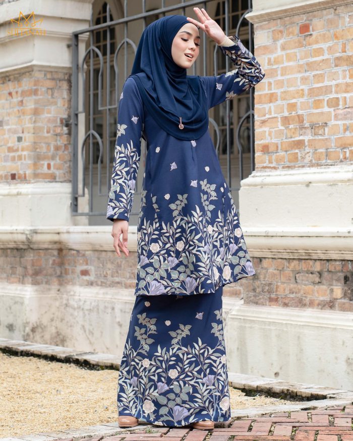 Baju Kurung Pahang Gold Line Radwa - Navy Blue