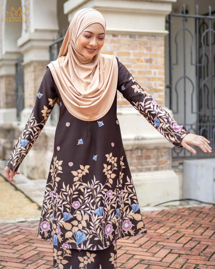 Baju Kurung Pahang Gold Line Radwa - Umber Brown - Image 3