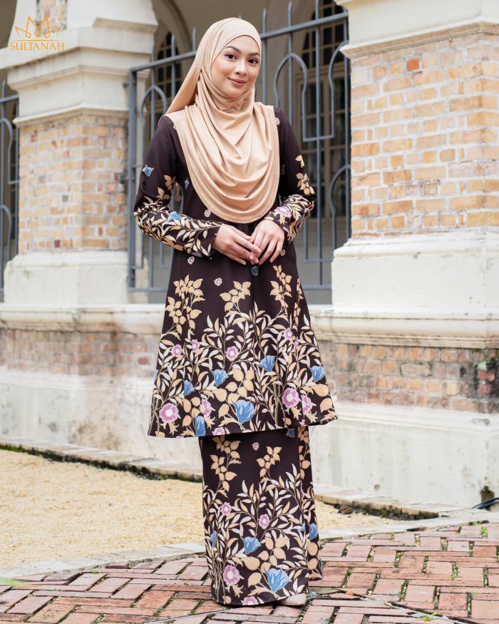 Baju Kurung Pahang Gold Line Radwa - Umber Brown - Image 2