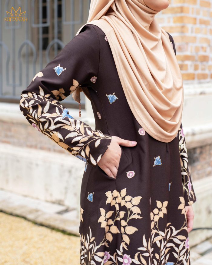 Baju Kurung Pahang Gold Line Radwa - Umber Brown - Image 4