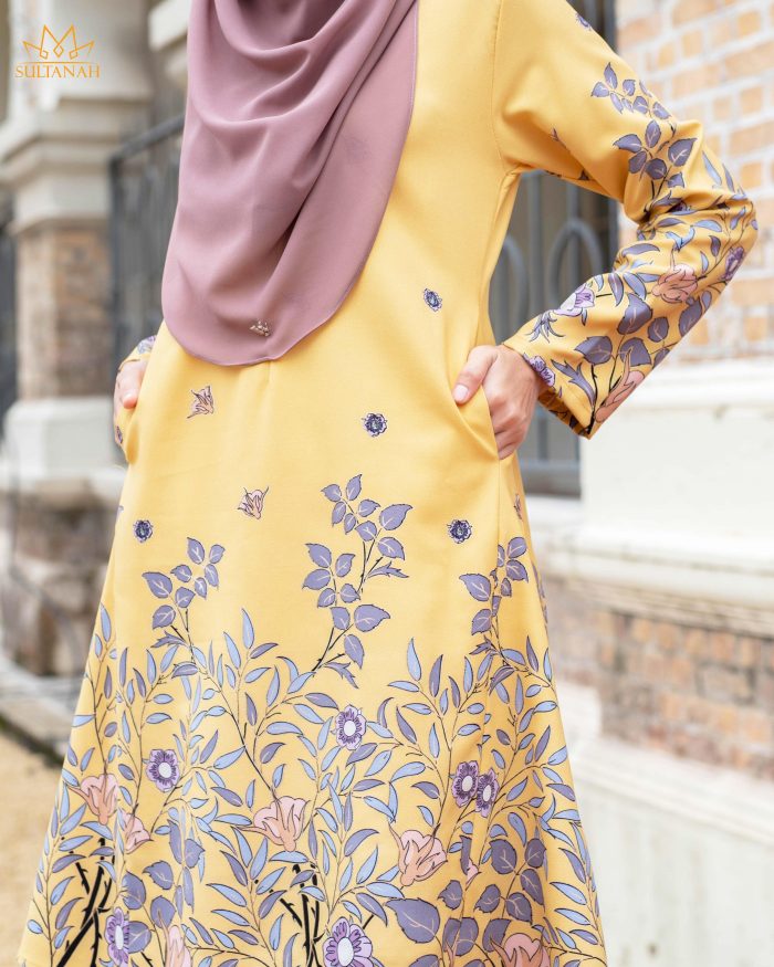 Baju Kurung Pahang Gold Line Radwa - Vanilla Gold - Image 3