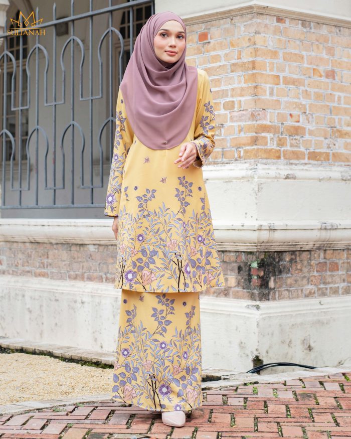 Baju Kurung Pahang Gold Line Radwa - Vanilla Gold