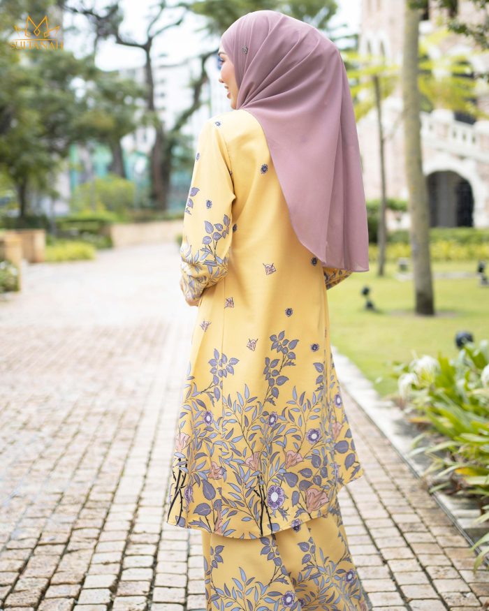 Baju Kurung Pahang Gold Line Radwa - Vanilla Gold - Image 4