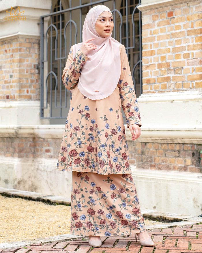 Baju Kurung Pahang Gold Line Rafiyah - Barley Birch - Image 6