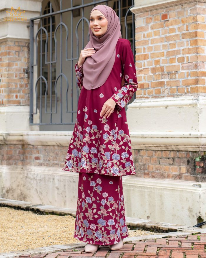 Baju Kurung Pahang Gold Line Rafiyah - Cardinal Red