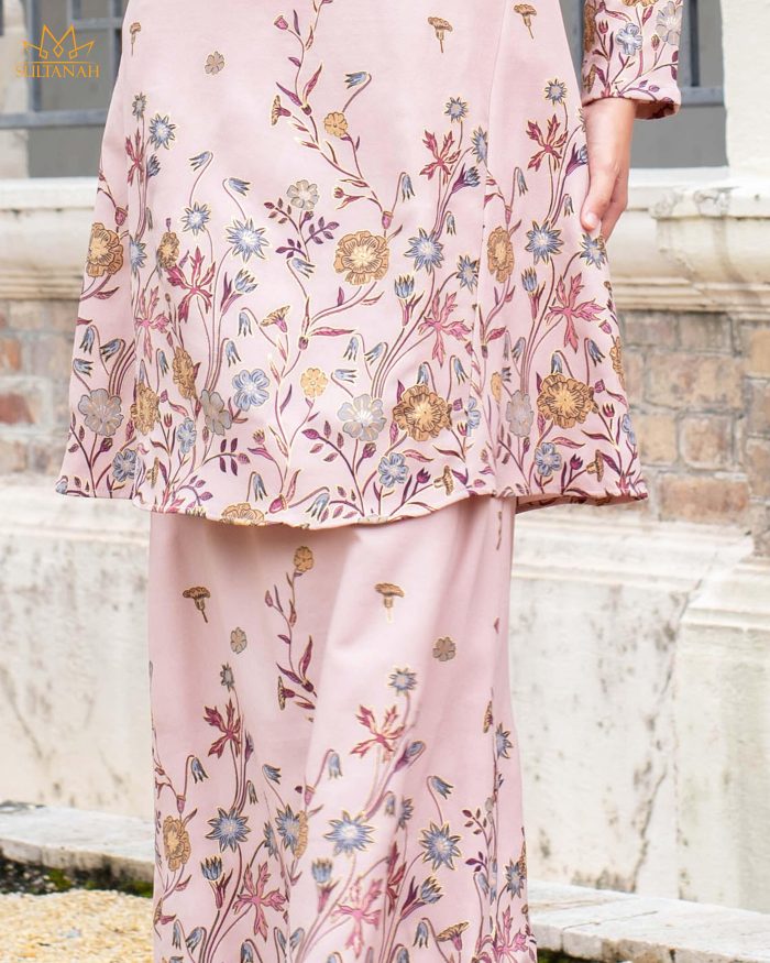 Baju Kurung Pahang Gold Line Raidah - Cherry Blossom - Image 3