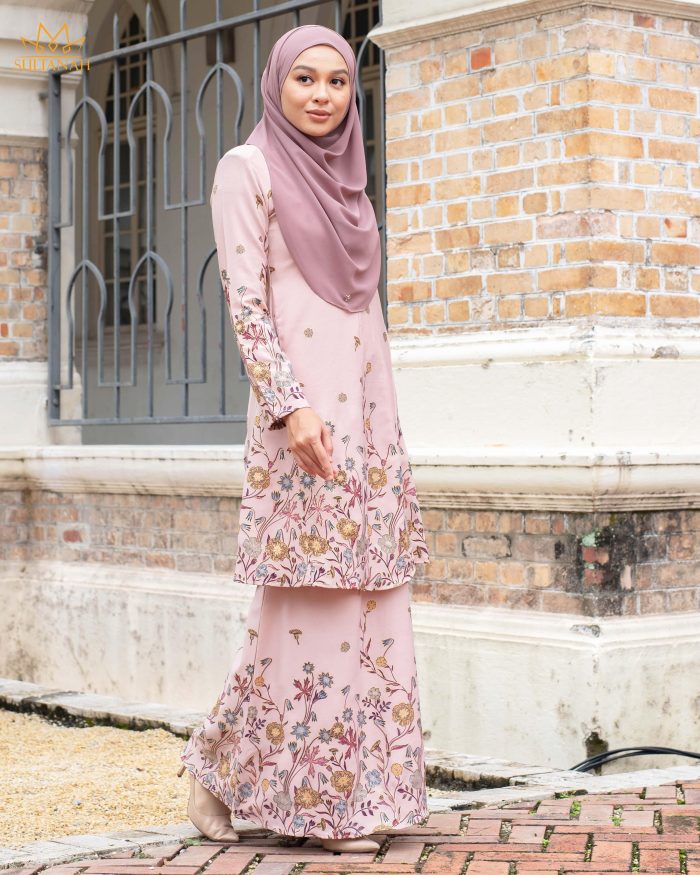 Baju Kurung Pahang Gold Line Raidah - Cherry Blossom - Image 2