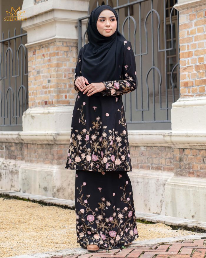 Baju Kurung Pahang Gold Line Raidah - Matte Black - Image 2