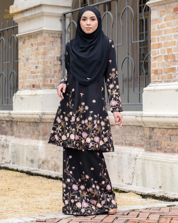 Baju Kurung Pahang Gold Line Raidah - Matte Black