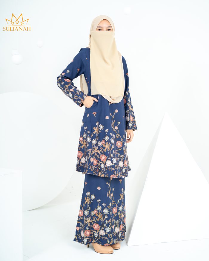 Baju Kurung Pahang Gold Line Raidah - Navy Blue - Image 3