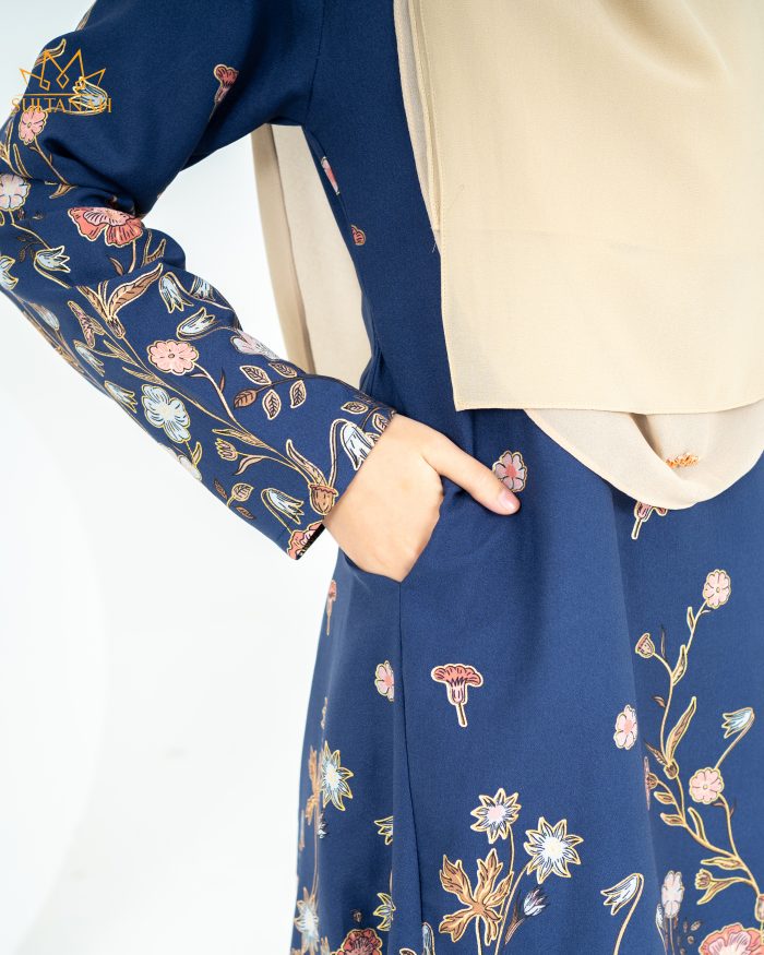 Baju Kurung Pahang Gold Line Raidah - Navy Blue - Image 4