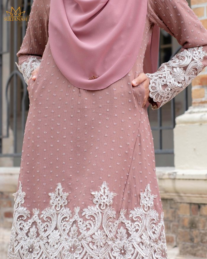 Baju Kurung Pahang Lace Ramadhani - Dusty Pink - Image 3