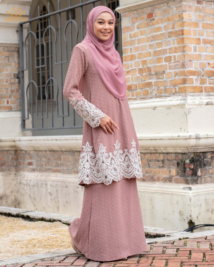 Baju Kurung Pahang Lace Ramadhani - Dusty Pink - Image 2