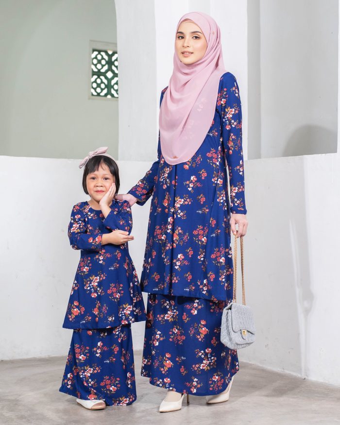 Baju Kurung Pahang Laura Printed - Dianthus Blue - Image 5