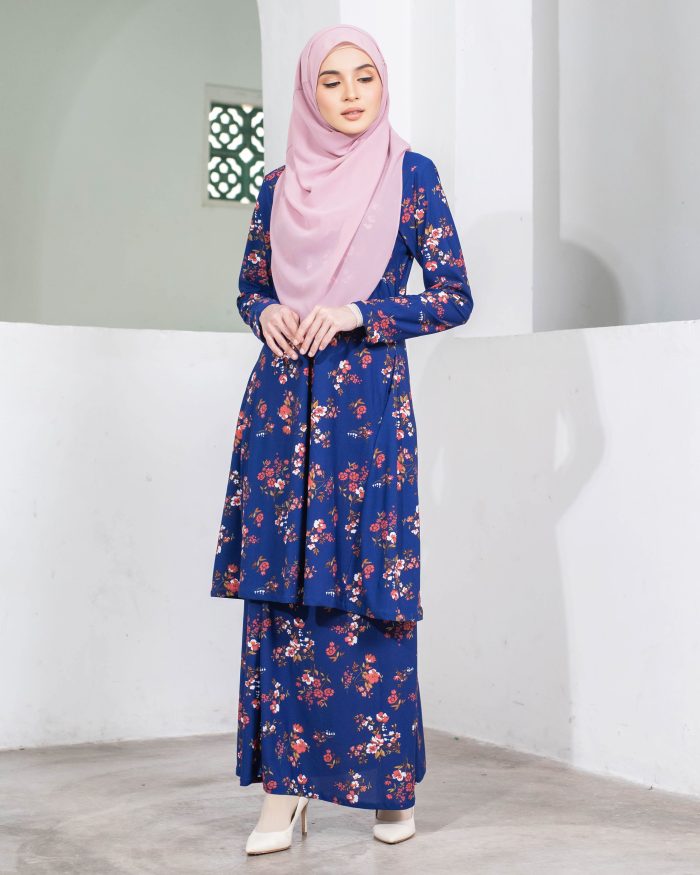 Baju Kurung Pahang Laura Printed - Dianthus Blue - Image 2