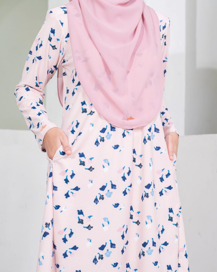 Baju Kurung Pahang Laura Printed - Emeria Pink - Image 4